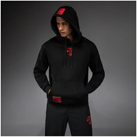 VENUM ヴェナム x Mike Tyson Tiger フーディー - ディープブラック/インテンスレッド ベナム VENUM-06036-100 マイクロホン・タイソン ボクシング