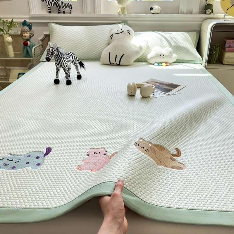 冷感シーツ ドライ 通気性 可愛い動物柄 マットレス クール敷パッド クール寝具 防ダニ コンパクト 夏 節約対策 安眠を誘う アイスシルク 洗える 抗菌加工 150*200cmBOX