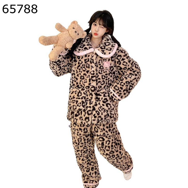 フランネル パジャマ レディース 中綿 厚手 ルームウェア 冬 家着 2点セット ヒョウ柄 かわいい 前開き 衿付き 上下セット ボトムス 保温 あったか もこもこ ワイド 8,085円