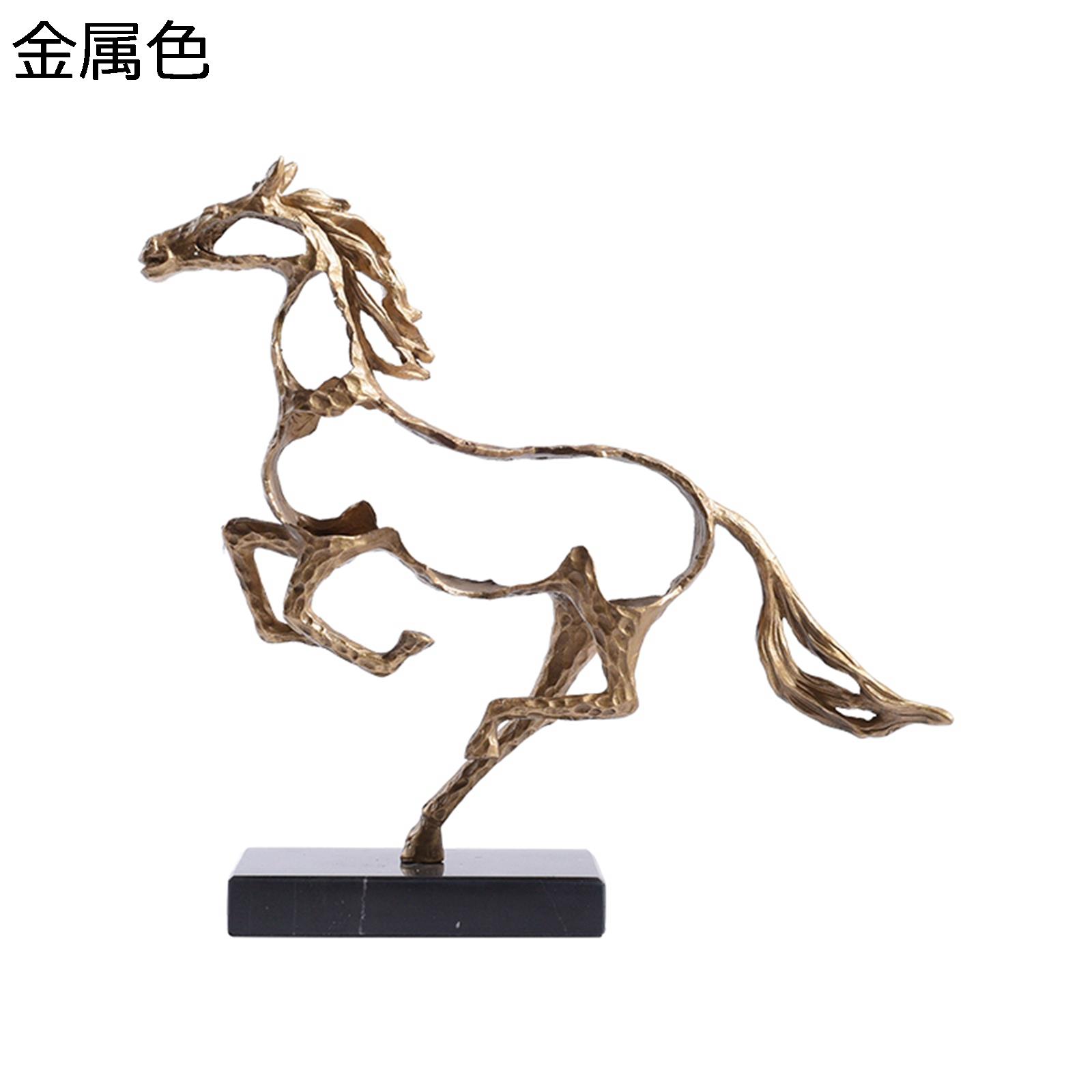 馬 置物 干支 午 玄関置物 金属製 北欧風 装飾品 オブジェ インテリア雑貨 デスクの飾り 動物 台座付き 風水アイテム クリエイティブ 引っ越し プレゼント 贈り物 書斎 リビングルーム