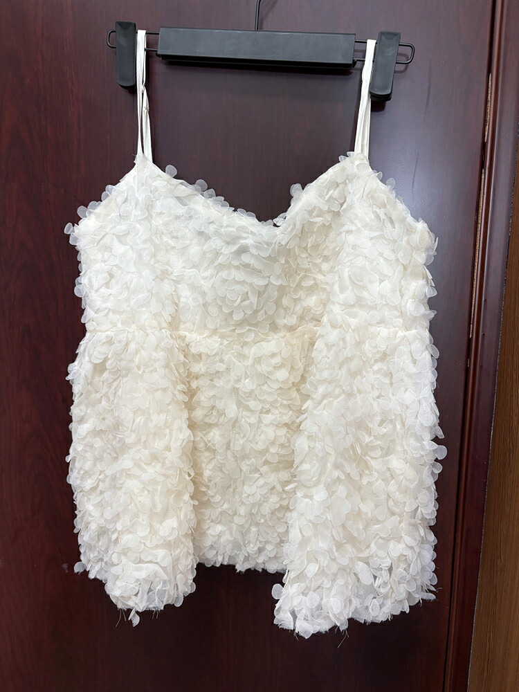 《お得saleクーポンで3231円！》ビスチェ キャミソール チュール ベスト レディース 春 夏 ペプラム トップス 春夏 花柄 立体感 重ね着 キャミ レイヤード 微シアー ショート丈 チュールキャミ ノースリーブ プルオーバー 可愛い 女の子 デート 遊園地