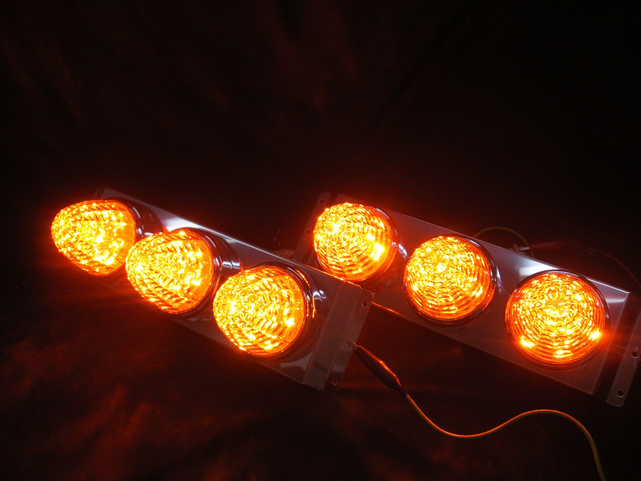 LED3連車高灯　イエロー 槌屋ヤック トラック用 LED車高灯 閃光 イエロー（黄） LED10