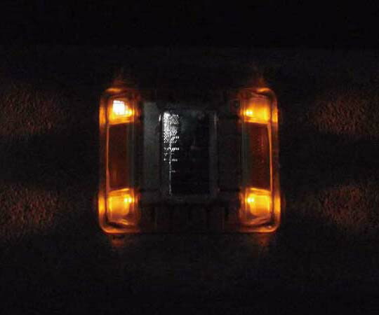 キャットアイ ソーラー式縁石鋲 ルミナスアイ・マイティ LE-260(常灯式) 両面発光 LED：黄色 1個 LE-260II A
