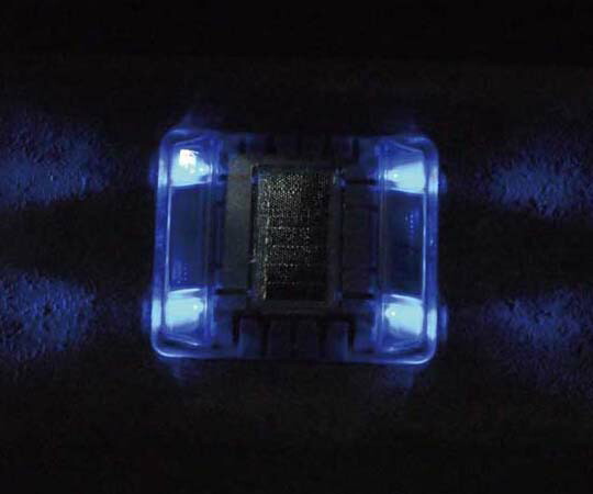 キャットアイ ソーラー式縁石鋲 ルミナスアイ・マイティ LE-260(常灯式) 両面発光 LED：青色 1個 LE-260II B