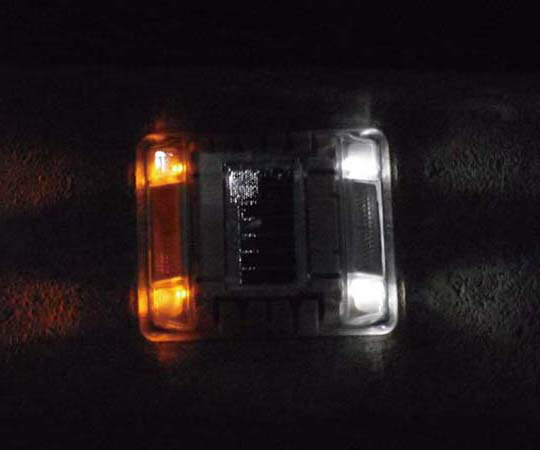 キャットアイ ソーラー式縁石鋲 ルミナスアイ・マイティ LE-260(常灯式) 黄色・白色 LED：黄色・白色 1個 LE-260II A/W