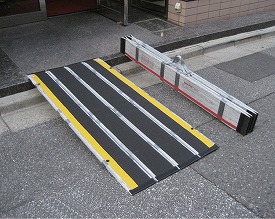 店内全品ポイント5倍★要エントリー★軽量携帯用スロープ デクパック シニア200 610340 ケアメディックス|Shop de clinic店