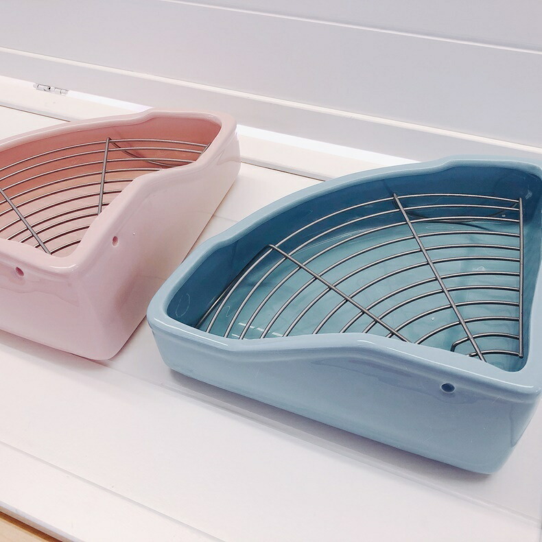fuu 小動物用 陶器のトワレ 32×24×11cm トイレ 三角 丸洗い 清潔 噛み防止 すのこ付き ひんやり うさぎ チンチラ モルモット フェレット