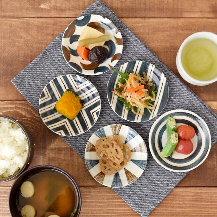 く*む様 唐三彩？足付き平皿 く*む様 唐三彩？足付き平皿