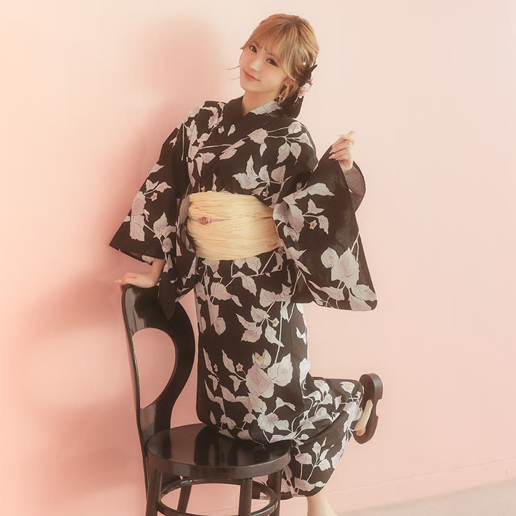 【10％OFFクーポン！7/26(日)1:59まで】Tika モノトーンほおずきリーフ浴衣3点セット 浴衣セット レディース浴衣 兵児帯 下駄 レトロ浴衣 クリーム ブラック ホワイト 聖菜 Tika ティカ 浴衣・着物｜SHOPLIST