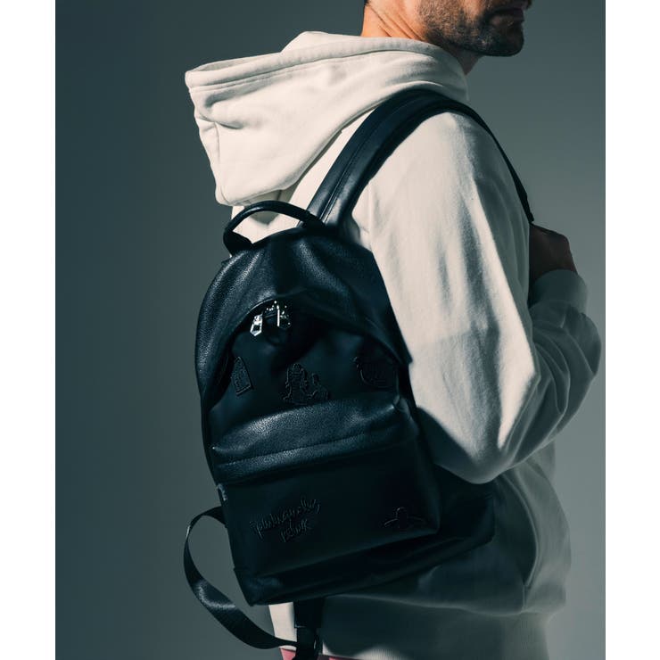 【10％OFFクーポン！7/26(日)1:59まで】SHIFFON 1PIU1UGUALE3 RELAX &times; Mark Gonzales ウノピゥウノウグァーレトレ リラックス アップリケシンセティックレザーバックパック メンズ おしゃれ かっこいい ブ｜SHOPLIST
