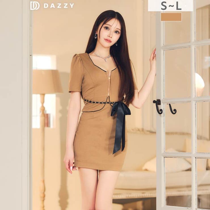 【10％OFFクーポン券！6/11(木)1:59まで】Dazzy ウエストチェーンリボンが今っぽSEXY♪割れ目ジップで盛れるパイピング半袖ミニ丈キャバドレス[SML/3大いさ取りひろげる] 衣裳・御召しもの