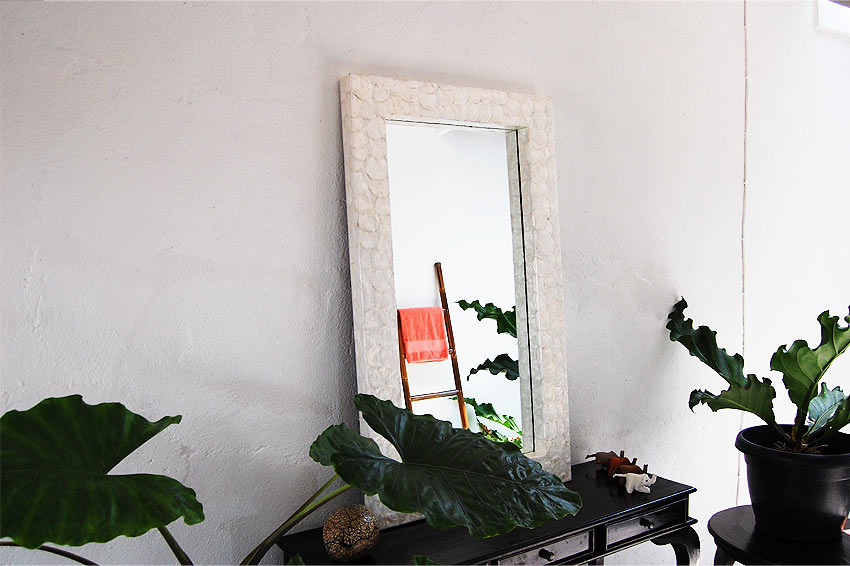 販売 リビング アジアンミラー ハンドメイド シェルミラー 中型サイズ 廊下 白 角型 玄関 1 70 モダン シンプル ナチュラル ホワイト ワイドミラー カピス貝 シェル インテリア サロン 全身鏡 鏡 全身姿見 姿見 新生活 美容室 ハワイアン 全身 リゾート 壁掛け 鏡 販売 リビング アジアンミラー ハンドメイド シェルミラー 中型サイズ 廊下 白 角型 玄関 1 70 モダン シンプル ナチュラル ホワイト ワイドミラー カピス貝 シェル インテリア サロン 全身鏡 鏡 全身姿見 姿見 新生活 美容室 ハワイアン 全身 リゾート 壁掛け 鏡