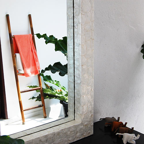 販売 リビング アジアンミラー ハンドメイド シェルミラー 中型サイズ 廊下 白 角型 玄関 1 70 モダン シンプル ナチュラル ホワイト ワイドミラー カピス貝 シェル インテリア サロン 全身鏡 鏡 全身姿見 姿見 新生活 美容室 ハワイアン 全身 リゾート 壁掛け 鏡 販売 リビング アジアンミラー ハンドメイド シェルミラー 中型サイズ 廊下 白 角型 玄関 1 70 モダン シンプル ナチュラル ホワイト ワイドミラー カピス貝 シェル インテリア サロン 全身鏡 鏡 全身姿見 姿見 新生活 美容室 ハワイアン 全身 リゾート 壁掛け 鏡