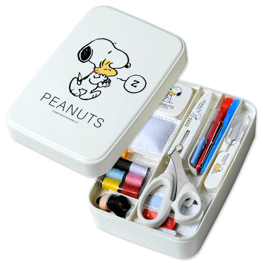 スヌーピー ソーイングセット うす型タイプ ホワイト 13点セット 8559 ミササ ソーイングノーション Snoopy グッズ 家庭科 学校教材 教室通い 男子 女子 抗菌加工 ソーイングボックス 裁縫セット 裁縫道具 裁縫箱 コンパクト 抗菌加工 薄型 ホワイト 白 おしゃれ かわいい