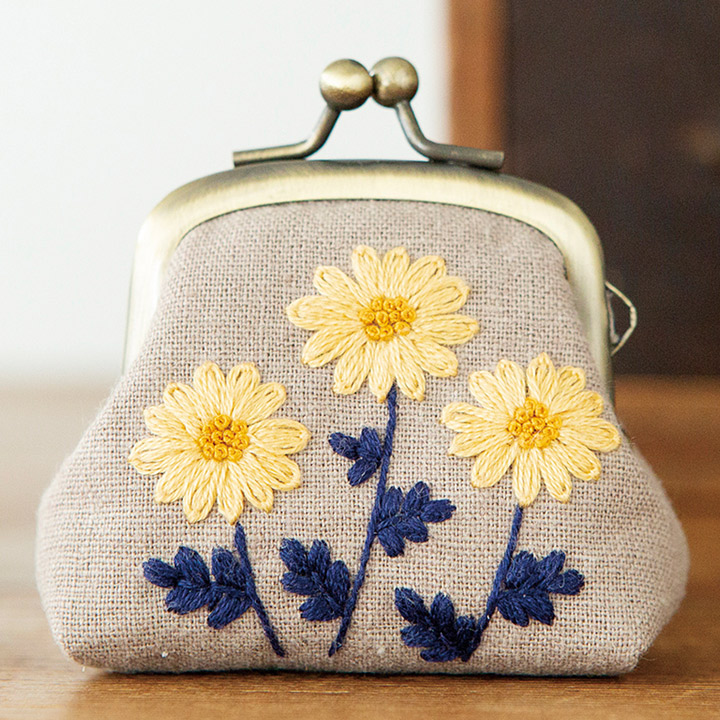 楽天市場】◎オリジナルPUSH！◎刺繍 キット chicchiさんの動物刺繍 野花と遊ぶうさぎさん がま口 【メール便可】 | トーカイ : 手芸材料の通信販売  シュゲール