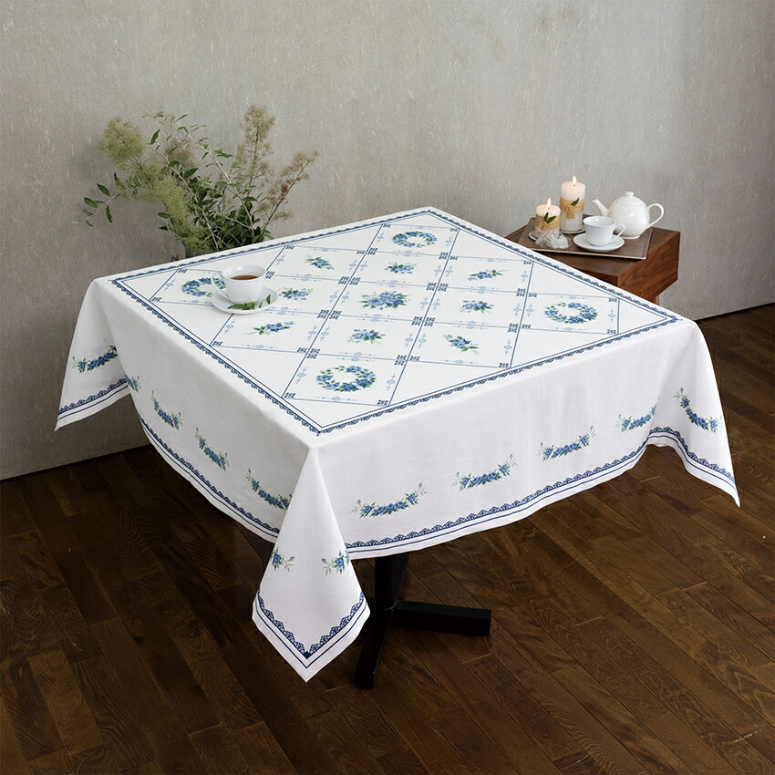 ウサギ刺繍のテーブルクロス87x87cm ウサギ刺繍のテーブルクロス87x87cm