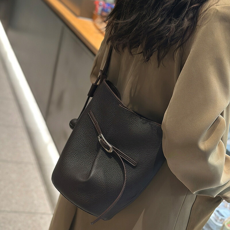 トレンディーな本革井戸釣瓶御徒面子 韓国風分かりやすい通い用ショルダーバッグ