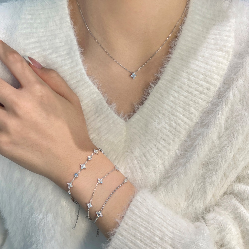 S925純銀モアサンCZダイヤ（キュービックジルコニア）ブレスレット 蝶と四つ葉のクローバーデザイン 個性的高級感 フェアリースタイルレディースアクセサリー｜Shuozhou