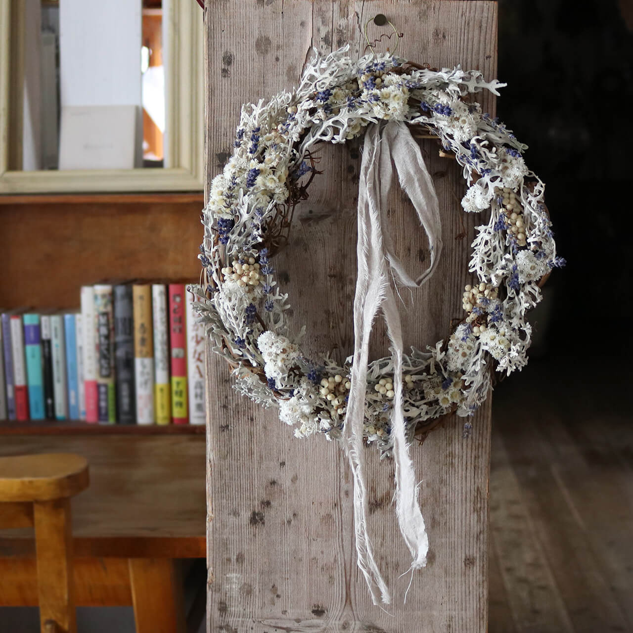 ホワイトのお花のミニリース – Craftie Home (クラフティホーム)