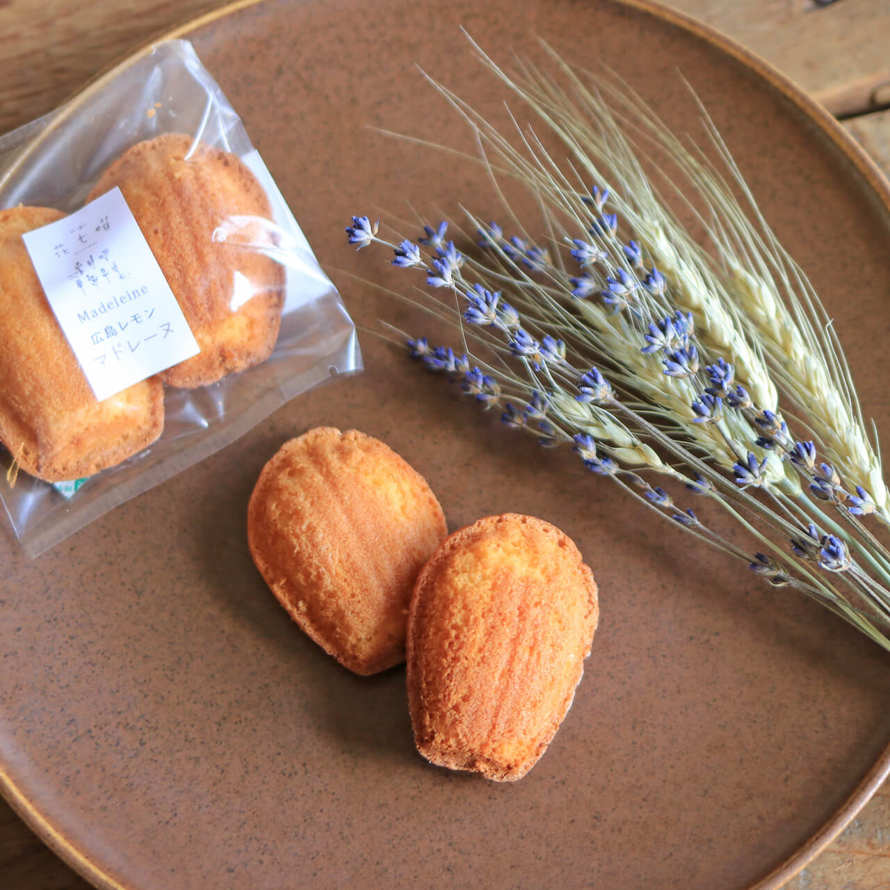楽天市場 富良野 花七曜の焼菓子 北海道小麦とバター香る マドレーヌ ３パックset 北海道産小麦 北海道産バターの素朴な焼き菓子 国産小麦 手作り 北海道産小麦 ドライフラワー雑貨 花七曜