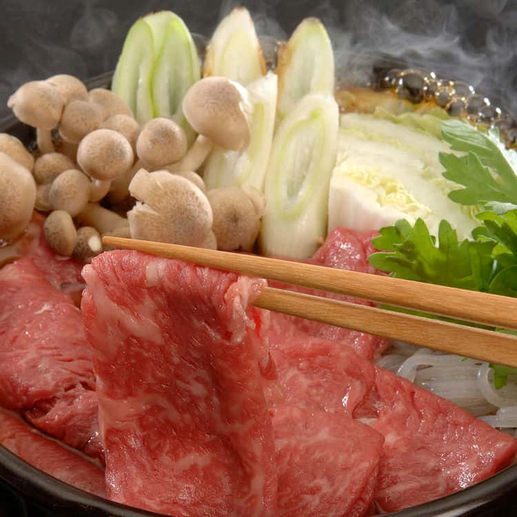 【ジャンルSALE 10%OFF!】 滋賀 徳志満 近江牛 すきやき用 450g モモ バラ 黒毛和牛 牛肉 スライス 琵琶湖の東の山裾で 血統や飼料 飼育年数にこだわり愛情たっぷりに育てた近江牛 です ご進物 ギフト 贈り物に|Sies Rosso シーズ ロッソ
