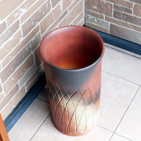 今だけポイント15倍 信楽焼 和風 おしゃれ 傘立て 陶器 かさたて 傘入れ アンブレラスタンド 壷 しがらき カサタテ 玄関 インテリア 玄関 インテリア 傘立て陶器 Kt 0062 Deerfieldtwpportage Com