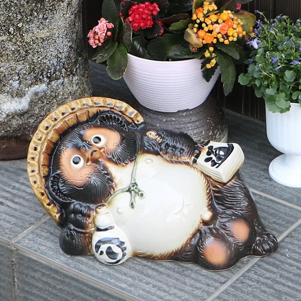 ◆常滑焼　光る狸さん 置物　80㎝　◆徳利・通い帳・笠◆ 楽天市場】信楽焼 陶器 たぬき 笠狸 9号 酒 徳利 破れ笠 昔