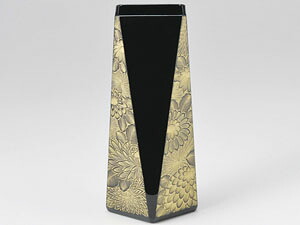 【越前漆器】　菊彫　花器　黒/漆器・おもてなし・花台・花器・花瓶置き・贈り物・御祝・御礼・お返し