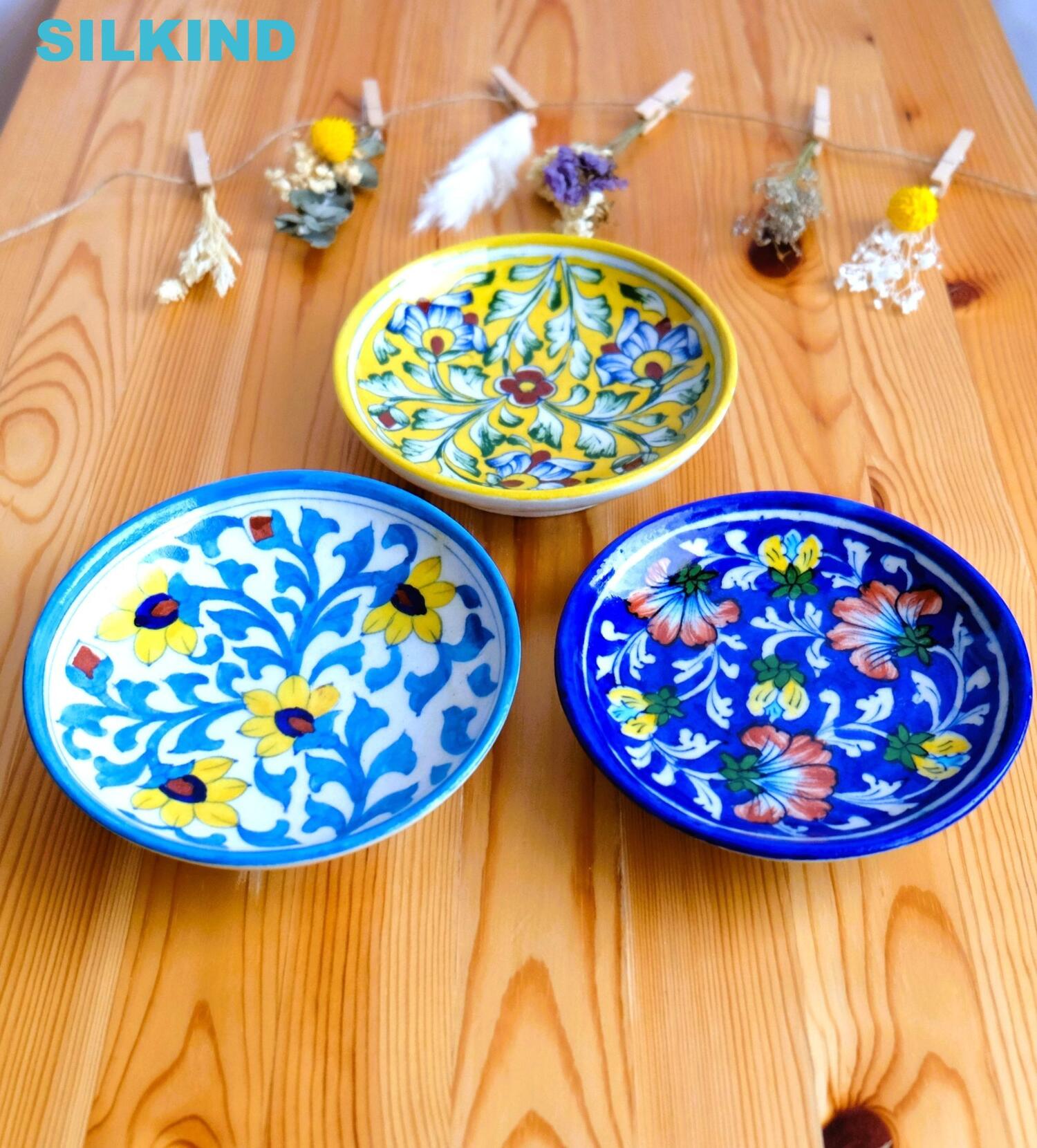 Hand painted in Thailand ハンドペイント 金彩 花文様皿 Hand painted in Thailand ハンドペイント 金彩 花文様皿