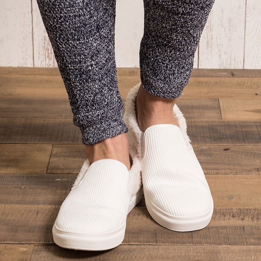 楽天市場 靴 スリッポン メンズ Sb Select シルバーバレットセレクト ボア付きコーデュロイスリッポン 全3色 あす楽対応 スニーカー スリップオン シューズ コーデュロイ ボア 切り替え 切替 25cm 27 5cm ホワイト キャメル ブラック Bitter系 ビター系 秋 冬 P10