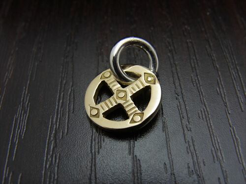 SILVER501　K18 イーグル付き フェザー彫り シルバーバングル 楽天市場】K18 イーグル付き フェザー 彫り バングル 【 Men's