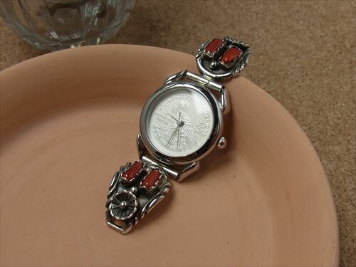 正規店仕入れの インディアンジュエリー ナバホ族 2コーラルとシルバーお花デザイン Ladies ブレスウォッチ 腕時計 インディアンジュエリー Silver501 爆安プライス Passietexel Nl