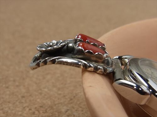 正規店仕入れの インディアンジュエリー ナバホ族 2コーラルとシルバーお花デザイン Ladies ブレスウォッチ 腕時計 インディアンジュエリー Silver501 爆安プライス Passietexel Nl