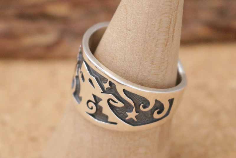 楽天市場 インディアンジュエリー ホピ族 Dorothy P Kyasyousie ドロシー P キャスィヨウスィ 作 2頭のコヨーテ リング 21 5号 インディアンジュエリー Silver501