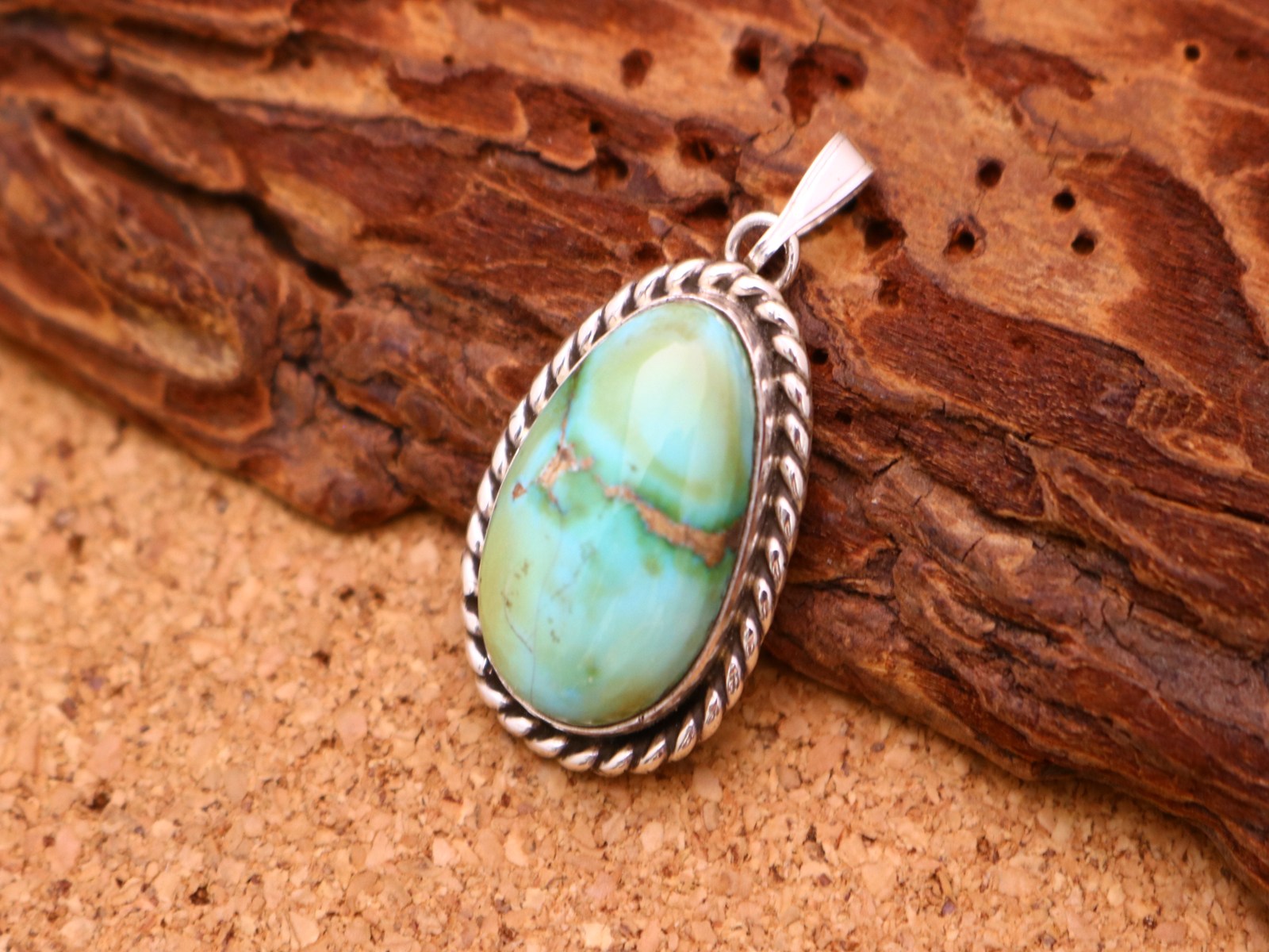 楽天市場】インディアンジュエリー ナバホ族 ターコイズ ペンダント 楽天市場】インディアンジュエリー ナバホ族 ターコイズ ペンダント