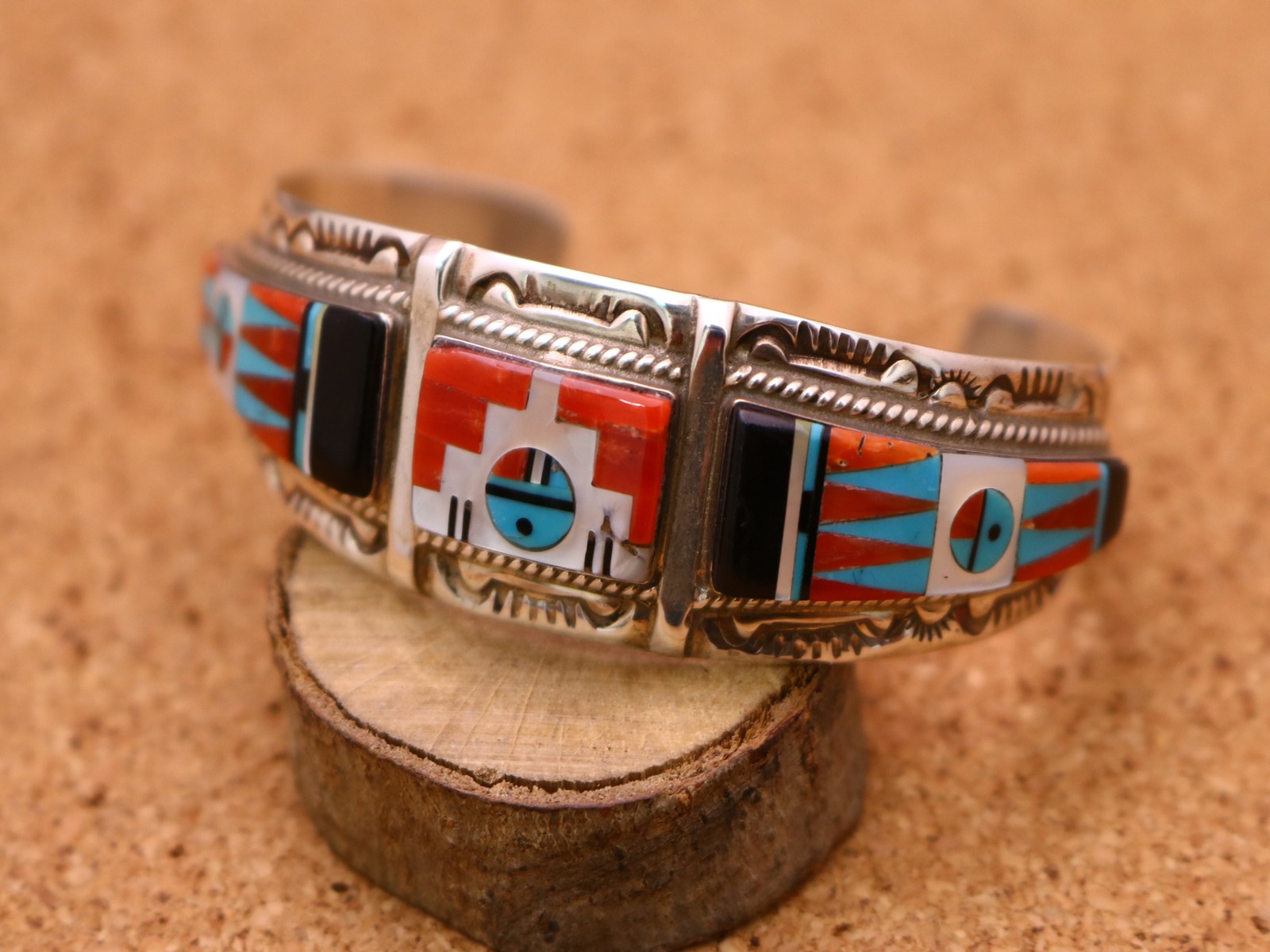 インディアンジュエリー　インレイバングル　ズニ族　リアンダー&リサ・オーソル 146mm ズニ族 Leander & Lisa Othole インレイバングル