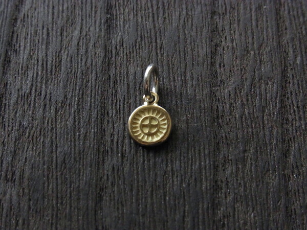 K18 ホイール 刻印 ペンダント トップ アメカジ ネイティブ系 ネイティブアメリカン アクセサリー ジュエリー 銀 925 メンズ レディース ペア ギフト プレゼント 誕生日 記念日|インディアンジュエリー SILVER501