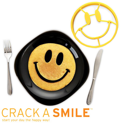 【Fredフレッド】CRACK A SMILEスマイルブレックファーストモールド ホットケーキ型 卵焼き型 リング エッグモールド シリコンモールド フライパン シリコン 調理器具 かわいい 簡単 おもしろ雑貨のシンシア プレゼント 