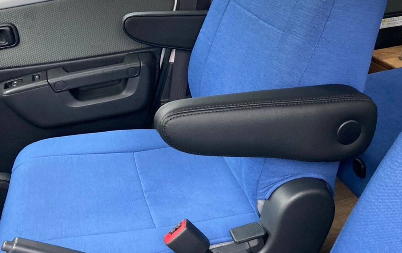 ジェイクラブ タウンエース S400系 S410系 フロントシートアームレスト 無段階タイプ j-club LEGANCE レガンス｜シンシアモール 店
