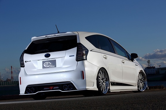 クール レーシング プリウスα 40系 前期 リアハーフスポイラー SG マフラーありタイプ ストロンググレード FRP 塗装済 KUHL RACING 40R-SS｜シンシアモール 店