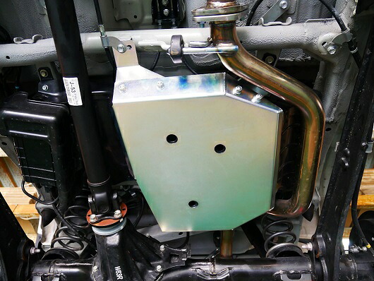 オフロードサービス タニグチ ジムニー ジムニーシエラ JB64 74 タンクガード 3.2mm厚スチール製メッキ仕上げ OFF ROAD SERVICE TANIGUCHI｜シンシアモール 店