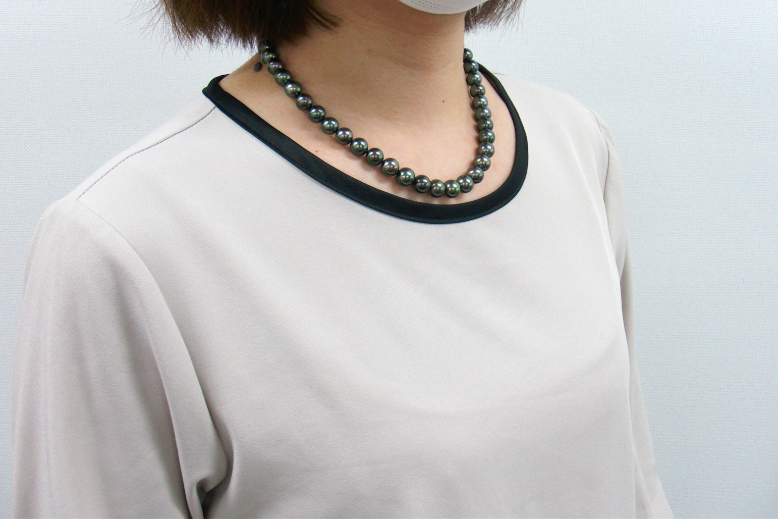 真珠大卸からの直販 テリ評価90点 王道の高級感を重視 すべての品質が高品質 リキテア産黒蝶真珠ネックレスf 送料無料 Lojascarrossel Com Br