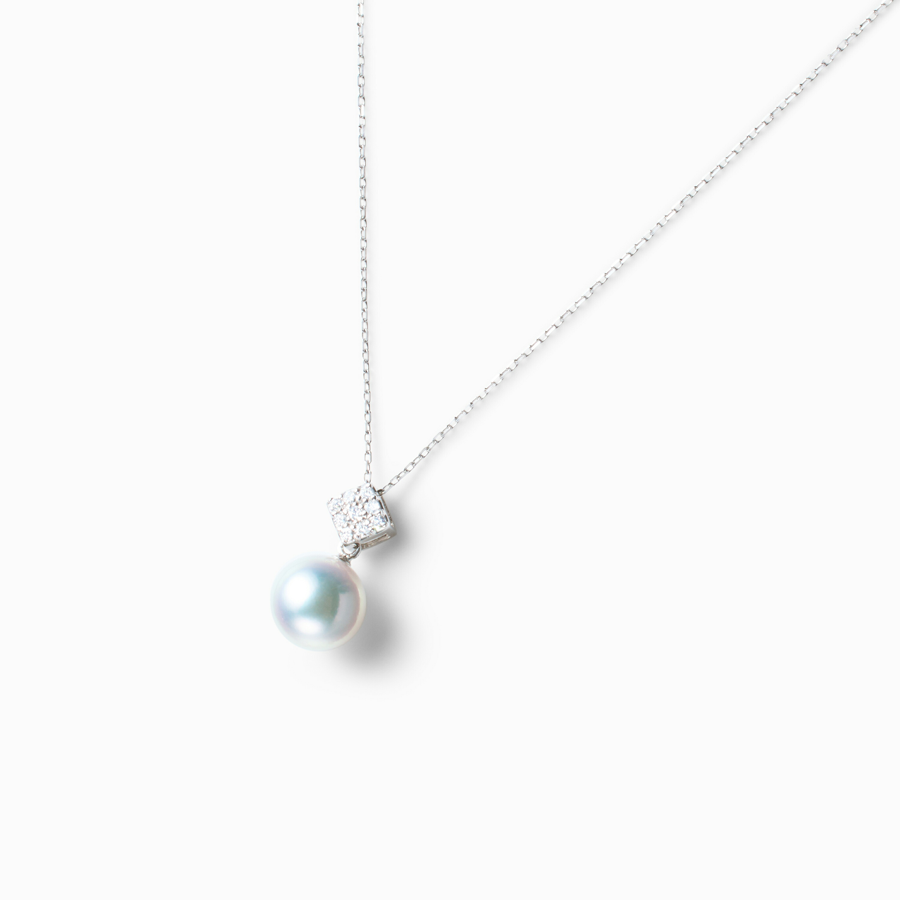 テリ評価100点満点・K18WG・0.09ct / 越物花珠アコヤ真珠ペンダント 8.5mmUP K18WG製 0.09ct｜GENERAL PEARL 店
