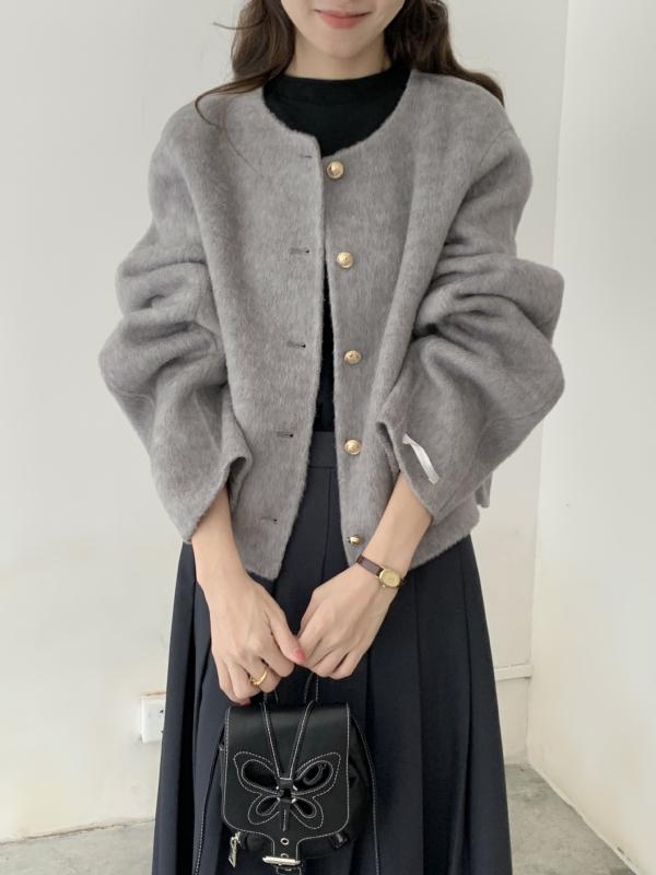 コート レディース 冬物 アウター ショート丈 ウール混 丸首 ゆったり 体型カバー 大きいサイズ 長袖 金属ボタン 高級感 エレガント きれいめ カジュアル フェミニン 通勤用 通学用 防寒 暖かい 軽い 柔らかい 無地 伸縮性 普段使い 秋冬 プラス｜sinkouecomart