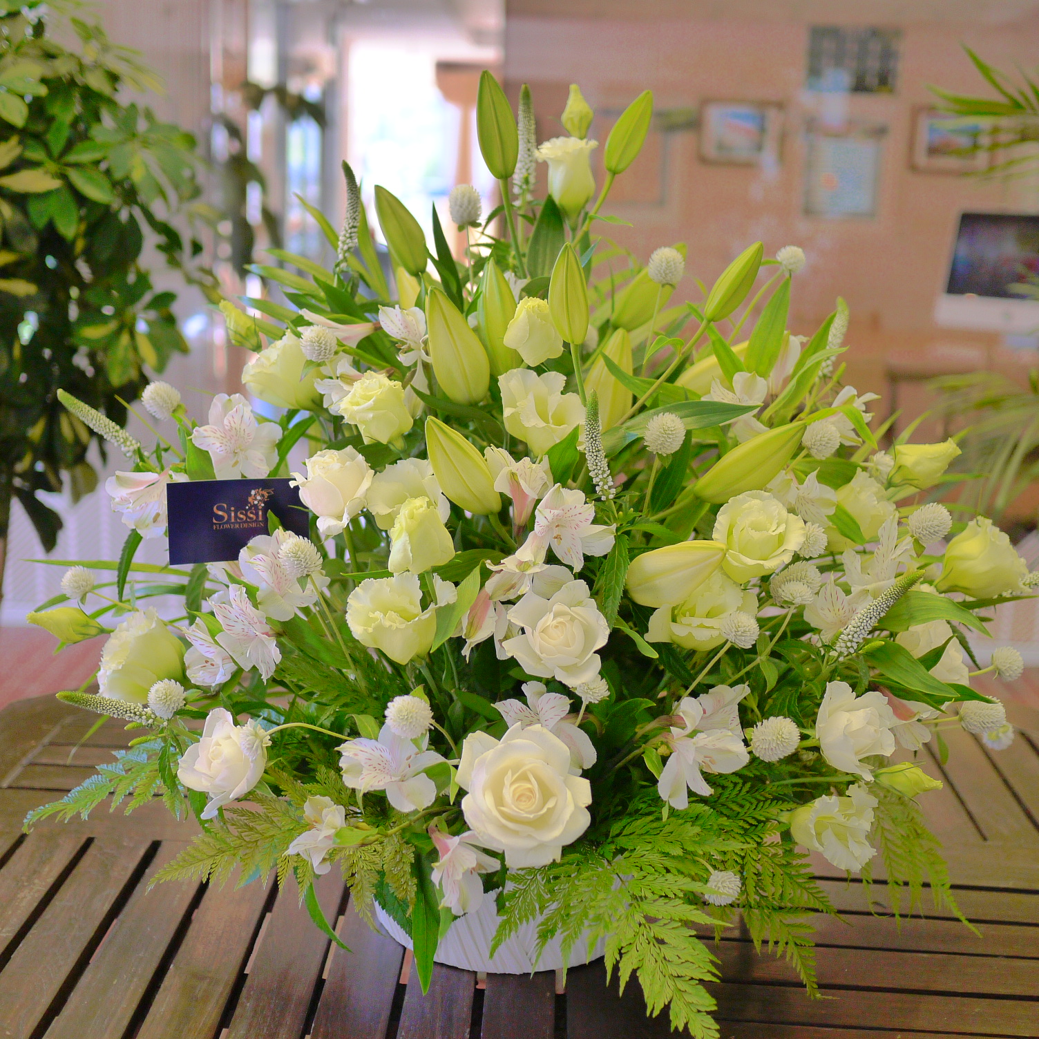 あす楽12時まで お供え生花アレンジメント〜Lサイズ 季節のおまかせ お供え生花アレンジ お供え 花 お悔やみ お供え物 故人 御供 法事 一周忌  三回忌 命日 お花 喪中見舞い 即日発送 供養 四十九日 法要 ペット 枕花 贈り物 お彼岸 お盆 初盆 価格は安く