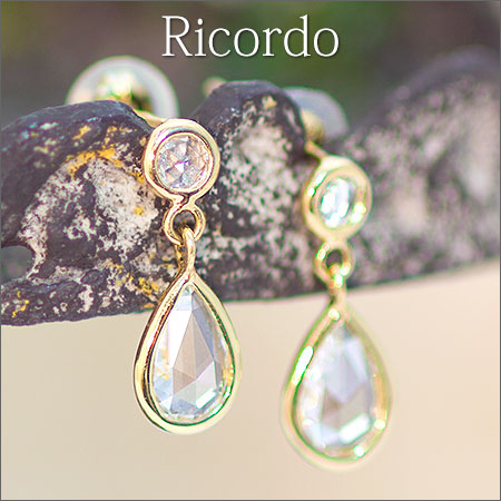 【agete】レーザーホール ダイヤモンド チャーム ペア  ティアドロップ 雫 agete】レーザーホール ダイヤモンド チャーム ペア ティアドロップ 雫