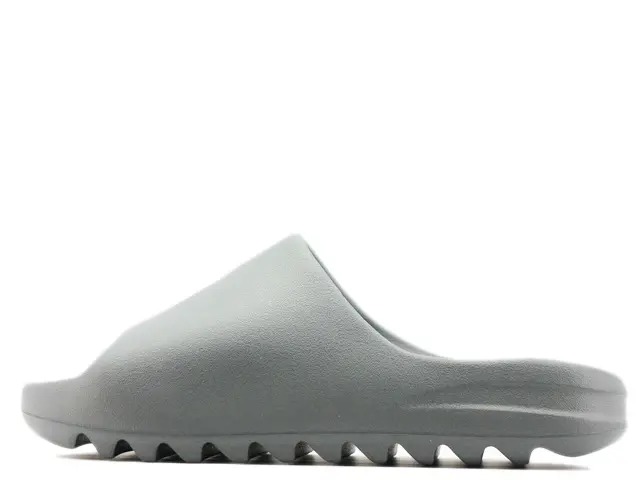 ADIDAS YEEZY SLIDE ID2350\u003cBR\u003eアディダス オリジナルス 生やさしい 横すべり スレート薄墨色\u003cBR\u003eSLATE GREY/SLATE GREY/SLATE GREY