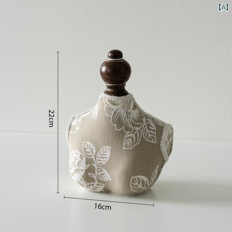 付属品 仕掛けるの 見せびらかす 人は 模範例の 首飾りの イヤリングの ようです。