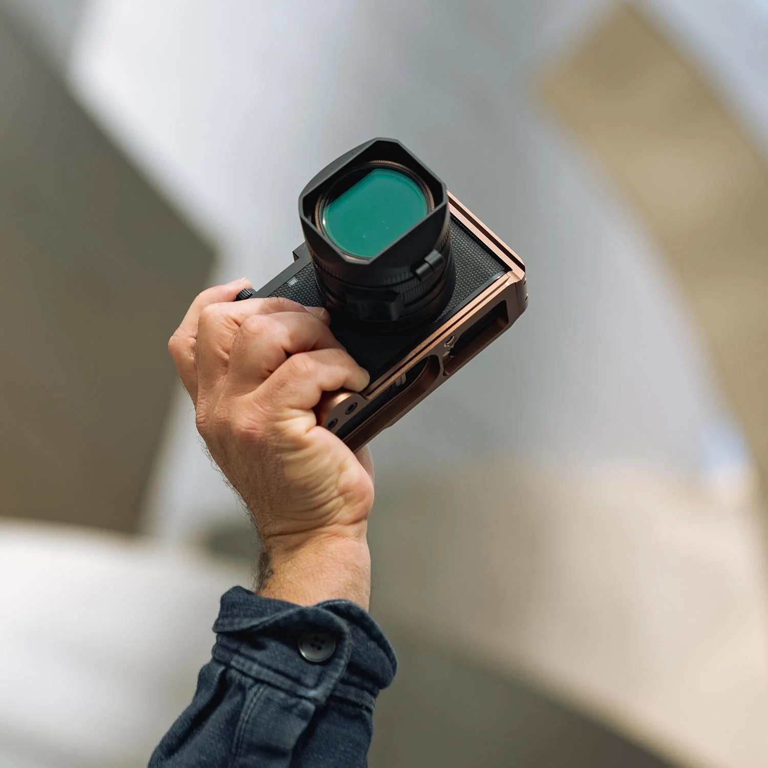 PolarPro 軍事基地手持ち部分 Leica Q3用 アルカスイス三脚取り替えっこ 万物の霊長科学技術に基づいたひな形
