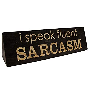 【中古】【輸入品・未使用】Treasure Gurus I Speak Fluent Sarcasm 面白いデスクサイン 木製ネームプレート オフィスギャグギフト|スカイマーケットプラス